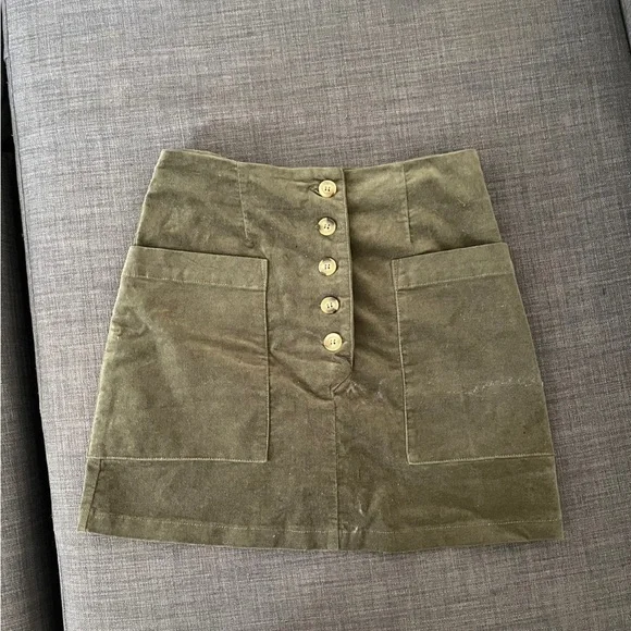 Green skirt 💛 bundle for $6 - Picture 2 of 2